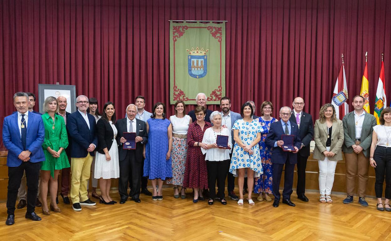 Bezares, Hernáez y Rodríguez Moroy ya tienen sus insignias