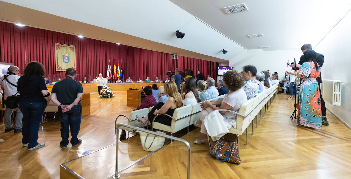 Fotos: Bezares, Hernáez y Rodríguez Moroy ya tienen sus insignias de Logroño