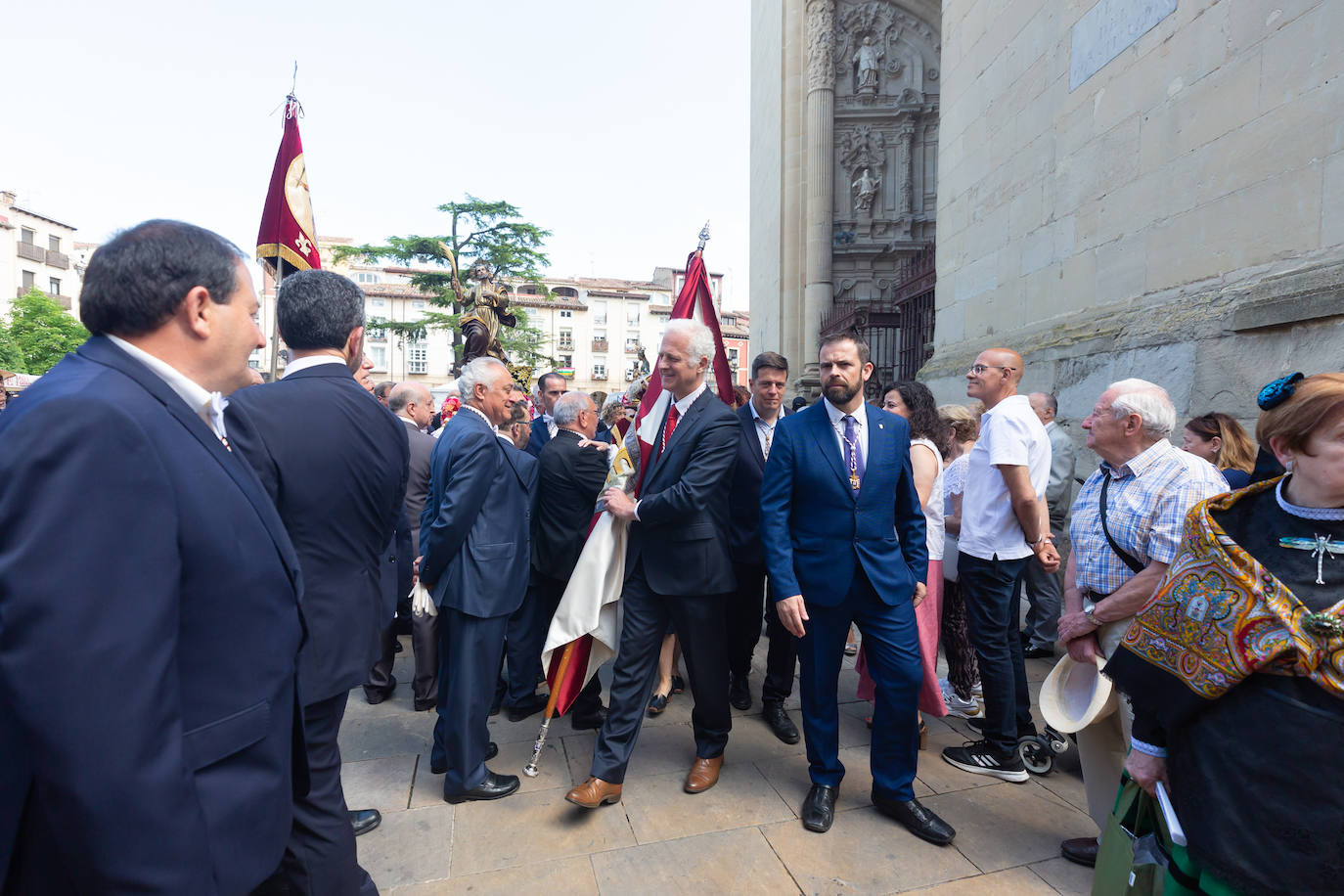 Fotos: Los ecos de la pandemia marcan los tradicionales banderazos de San Bernabé