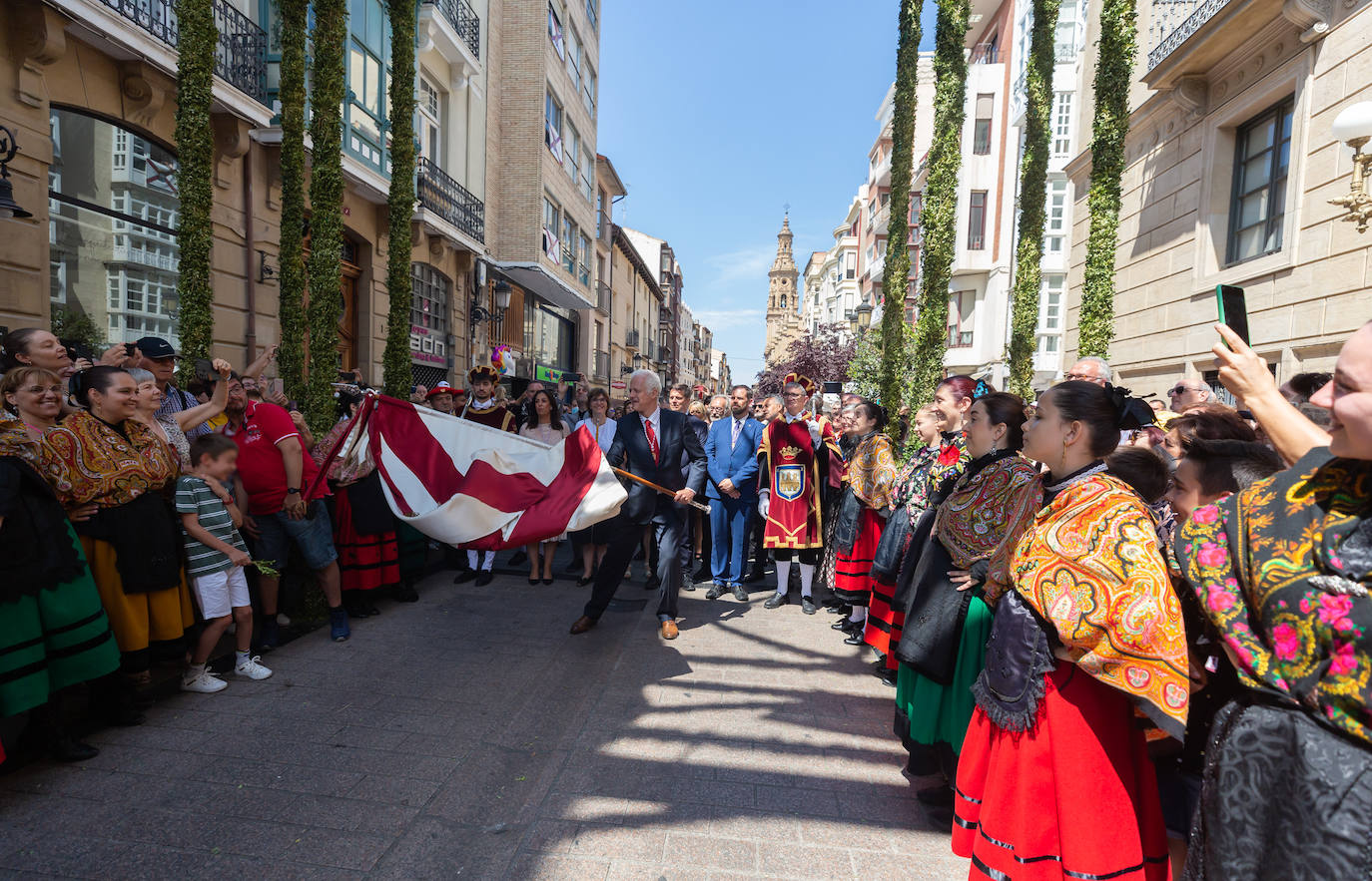 Fotos: Los ecos de la pandemia marcan los tradicionales banderazos de San Bernabé