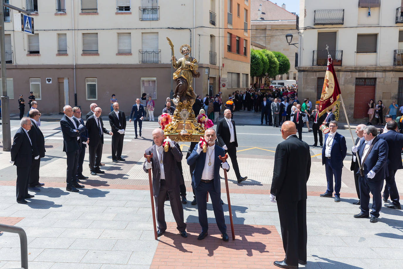 Fotos: Los ecos de la pandemia marcan los tradicionales banderazos de San Bernabé