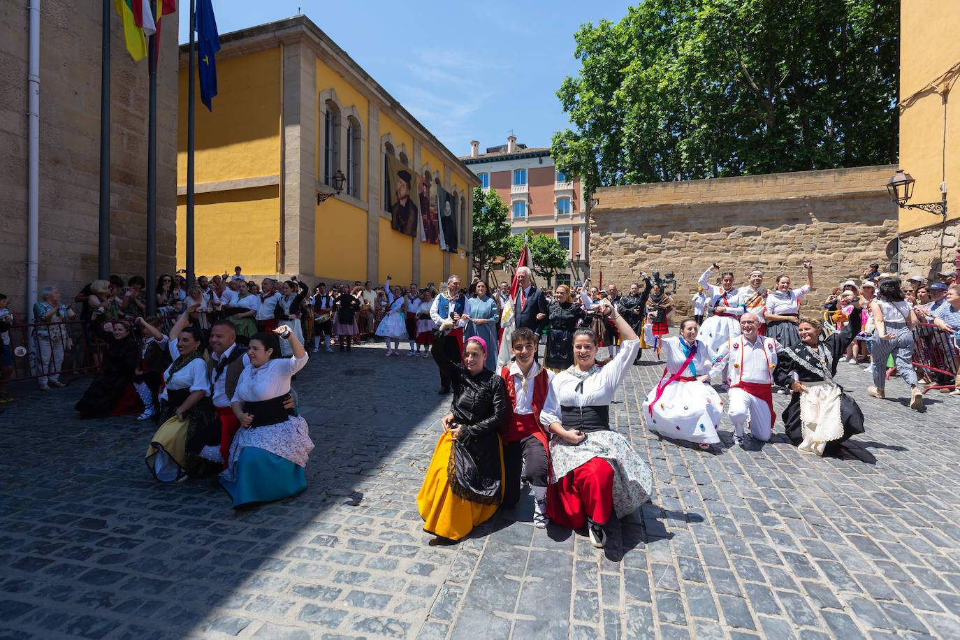 Fotos: Los ecos de la pandemia marcan los tradicionales banderazos de San Bernabé