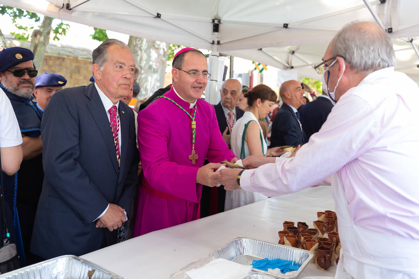 Fotos: Los ecos de la pandemia marcan los tradicionales banderazos de San Bernabé