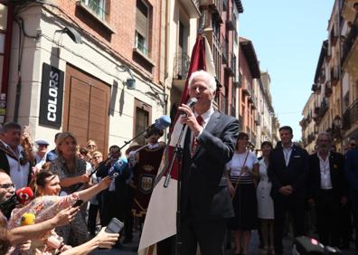 Imagen secundaria 1 - Fiestas de San Bernabé: Miles de logroñeses a la sombra de su enseña