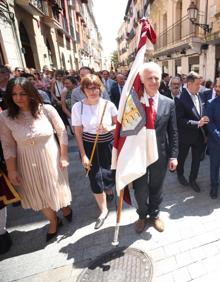 Imagen secundaria 2 - Fiestas de San Bernabé: Miles de logroñeses a la sombra de su enseña