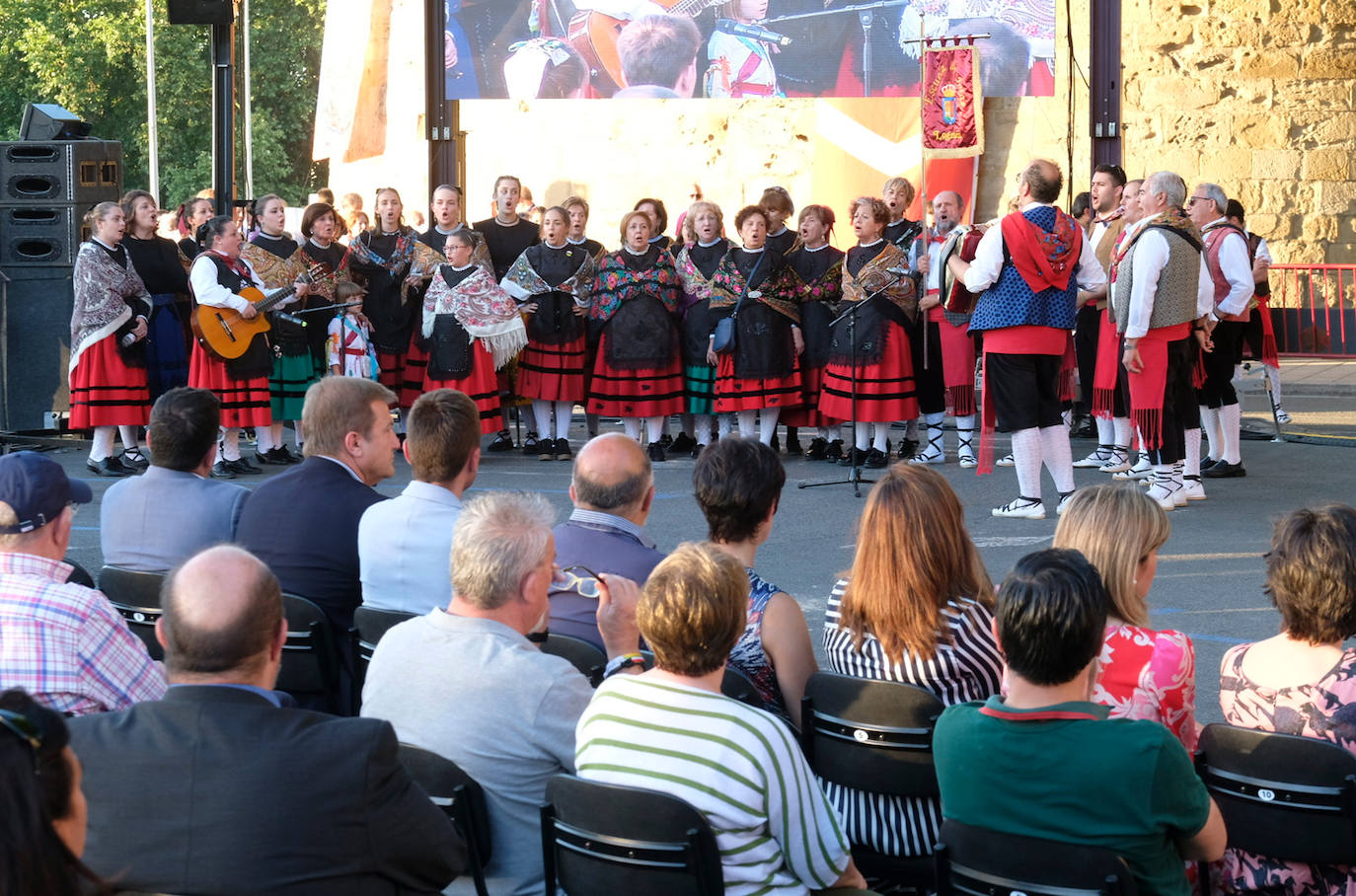 Fotos: Ofrenda floral por San Bernabé