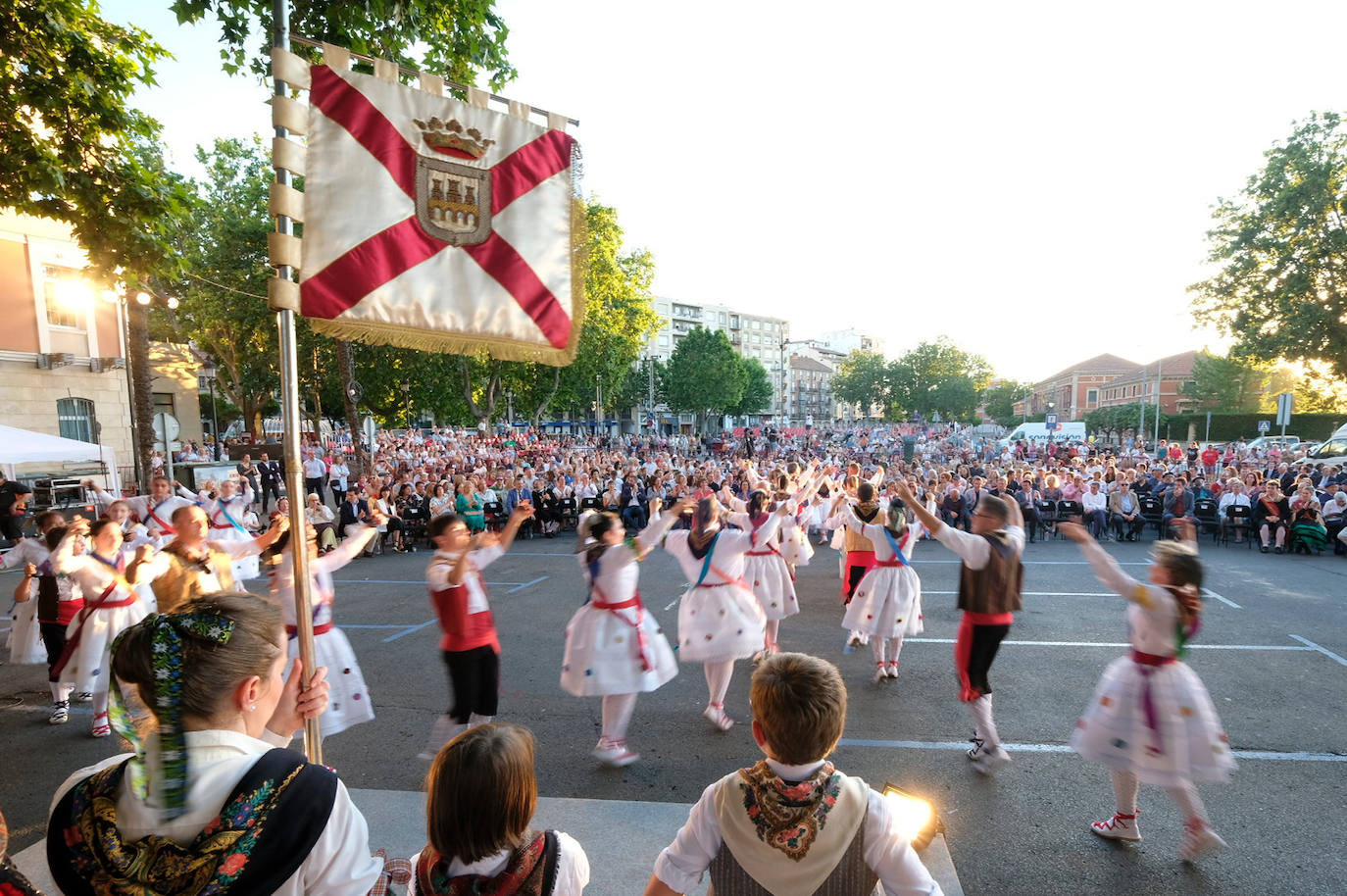 Fotos: Ofrenda floral por San Bernabé