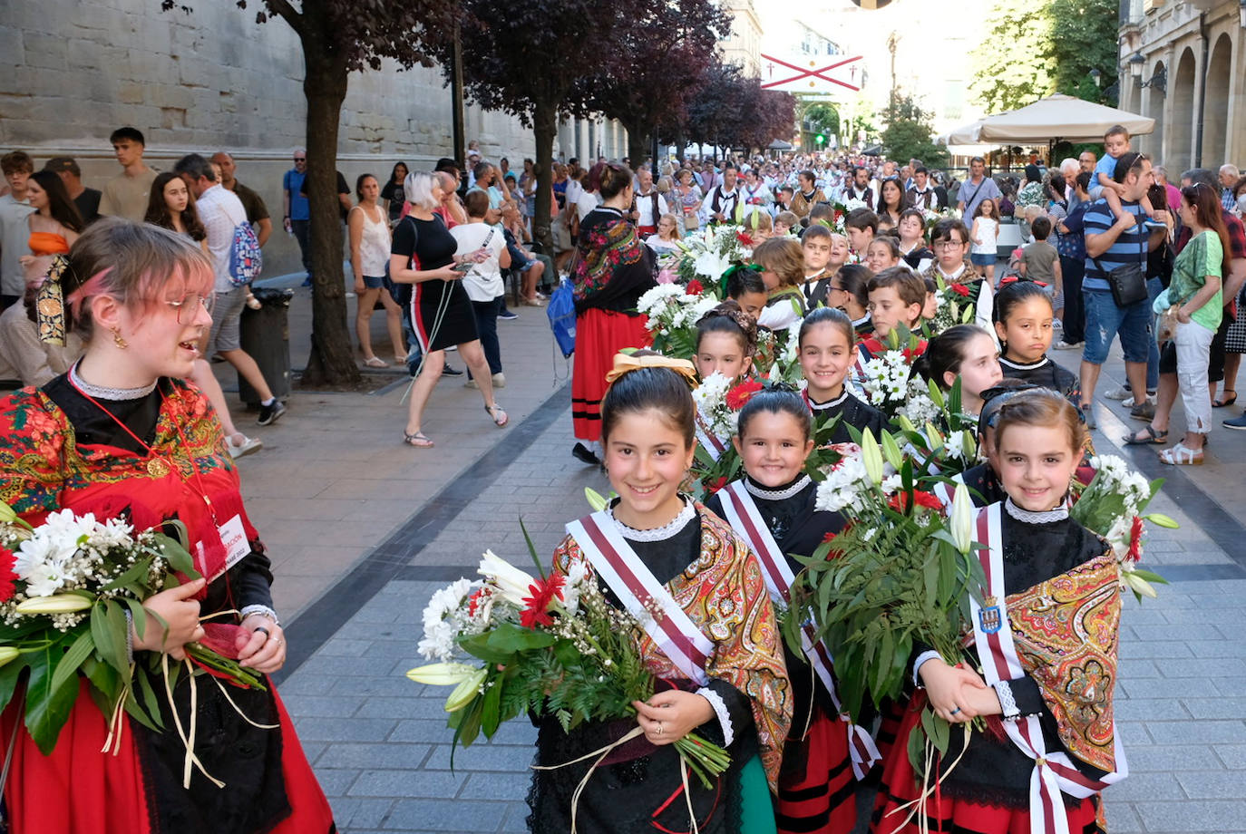 Fotos: Ofrenda floral por San Bernabé