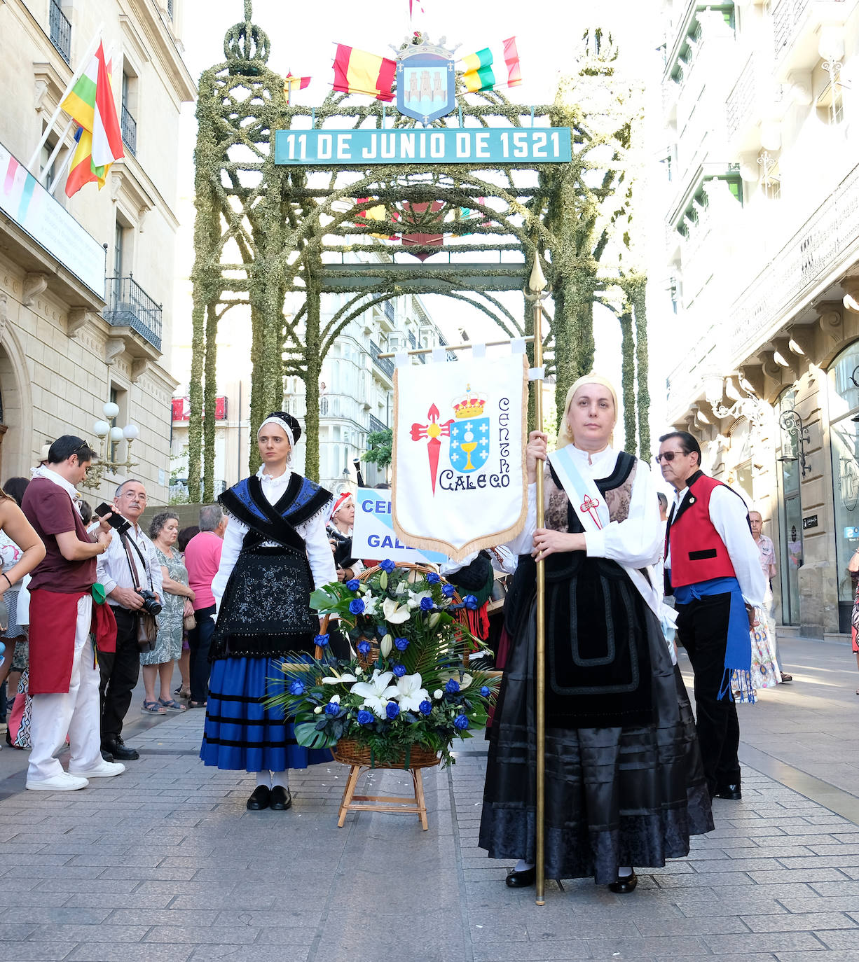 Fotos: Ofrenda floral por San Bernabé