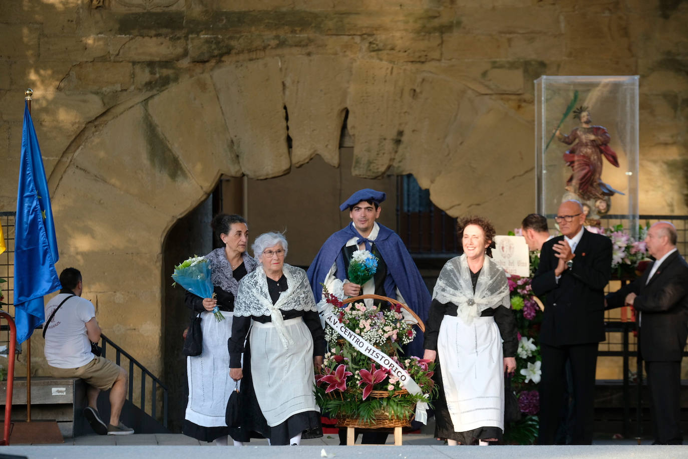 Fotos: Ofrenda floral por San Bernabé