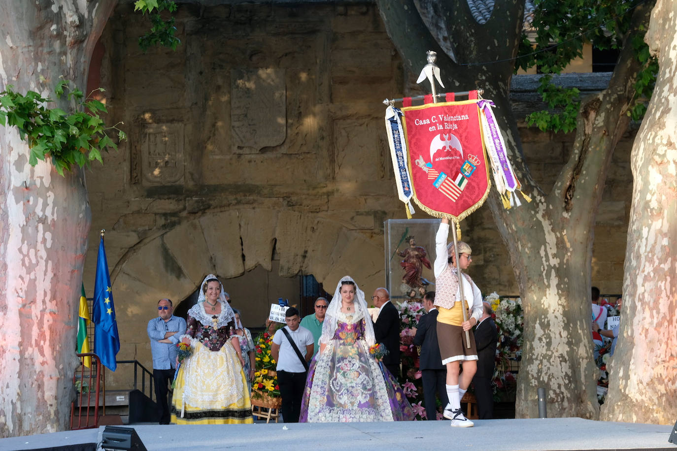 Fotos: Ofrenda floral por San Bernabé