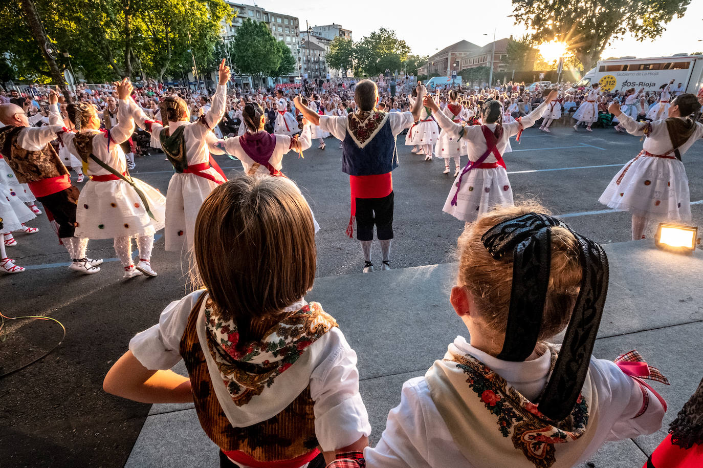 Fotos: Ofrenda floral por San Bernabé