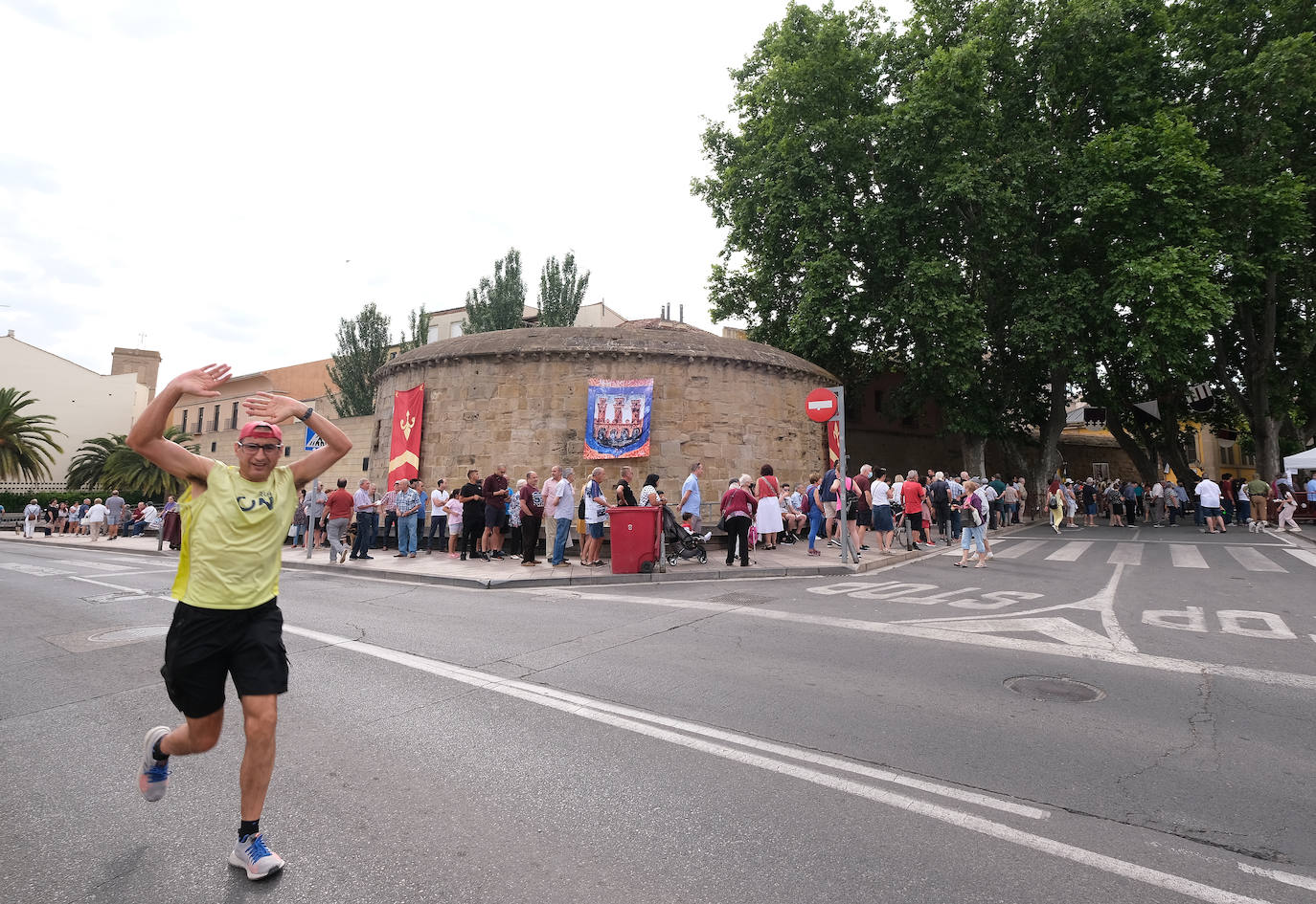 Fotos: Reparto del pez, pan y vino