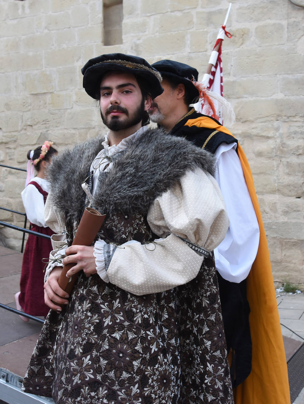 Fotos: Entrega de las flores de lis al escudo de Logroño por parte de Carlos V