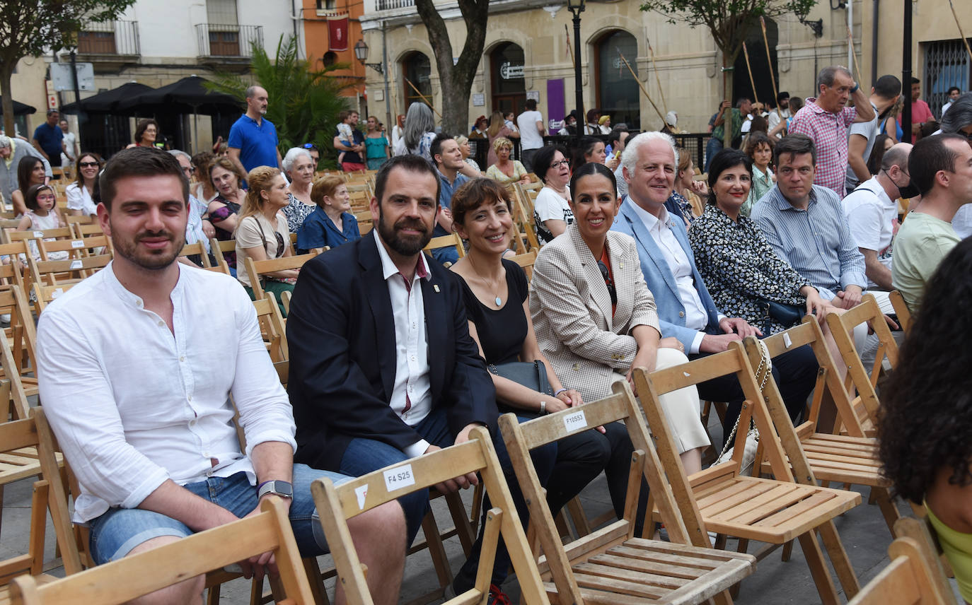 Fotos: Entrega de las flores de lis al escudo de Logroño por parte de Carlos V