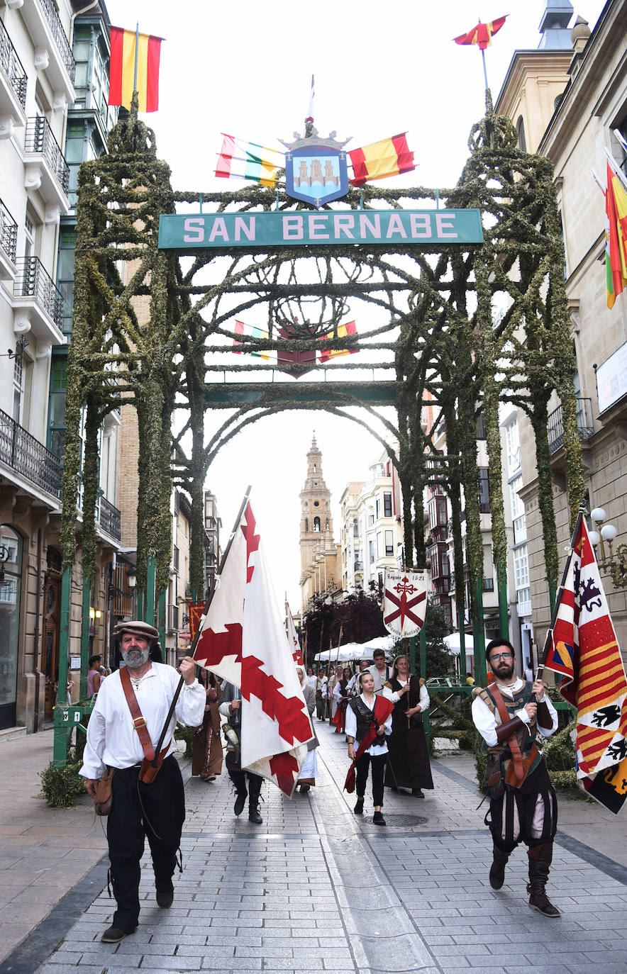 Fotos: Entrega de las flores de lis al escudo de Logroño por parte de Carlos V