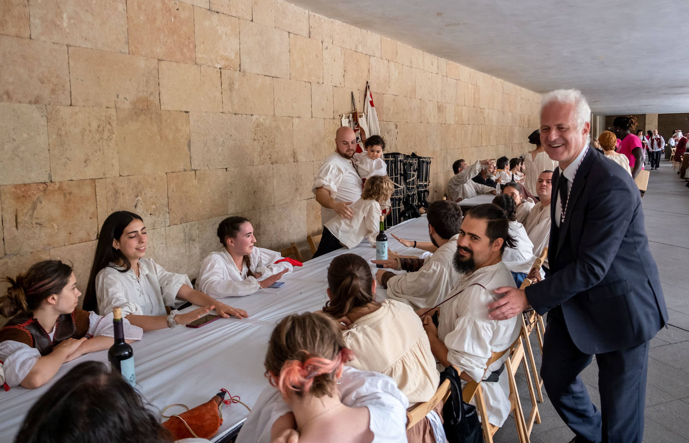 Fotos: Comida renacentista en los soportales del Ayuntamiento