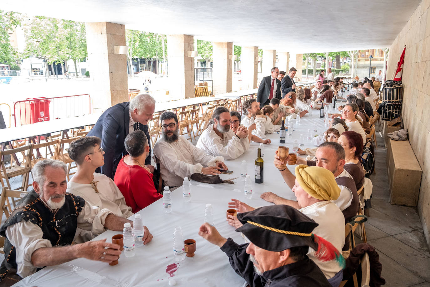 Fotos: Comida renacentista en los soportales del Ayuntamiento