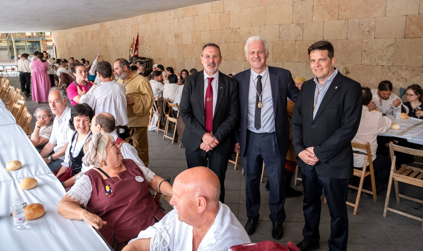 Fotos: Comida renacentista en los soportales del Ayuntamiento