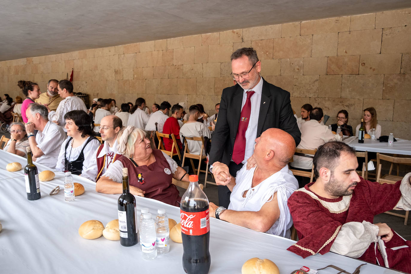 Fotos: Comida renacentista en los soportales del Ayuntamiento