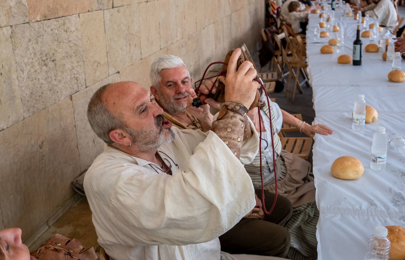 Fotos: Comida renacentista en los soportales del Ayuntamiento