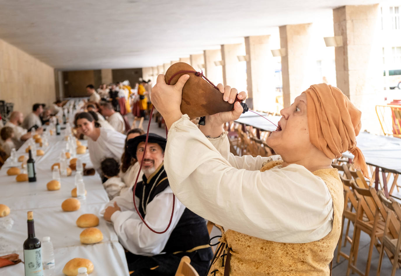 Fotos: Comida renacentista en los soportales del Ayuntamiento