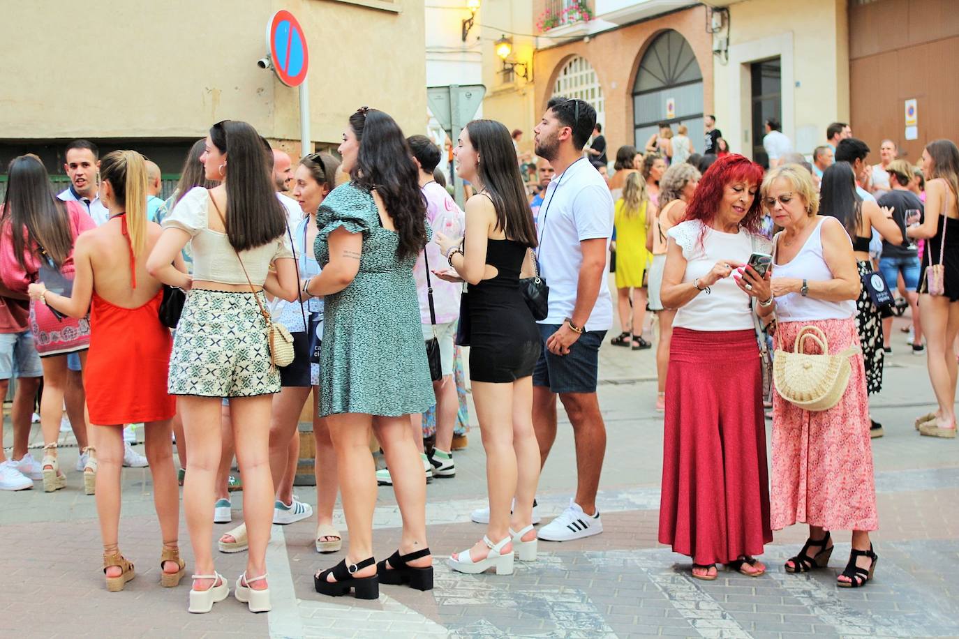 Fotos: La VII Cita con el Vino llena el centro de Lardero