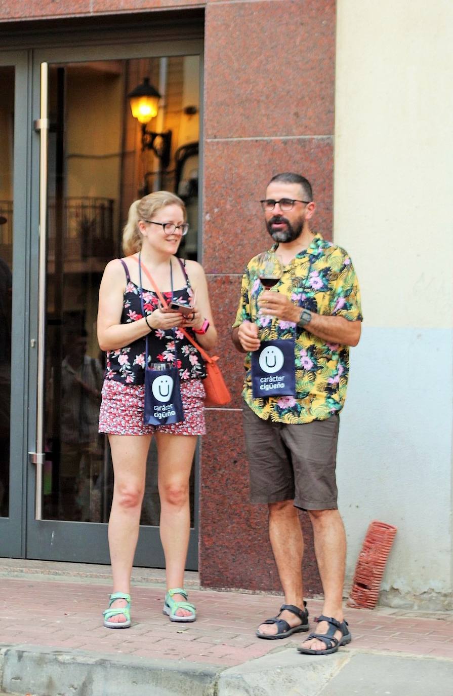 Fotos: La VII Cita con el Vino llena el centro de Lardero