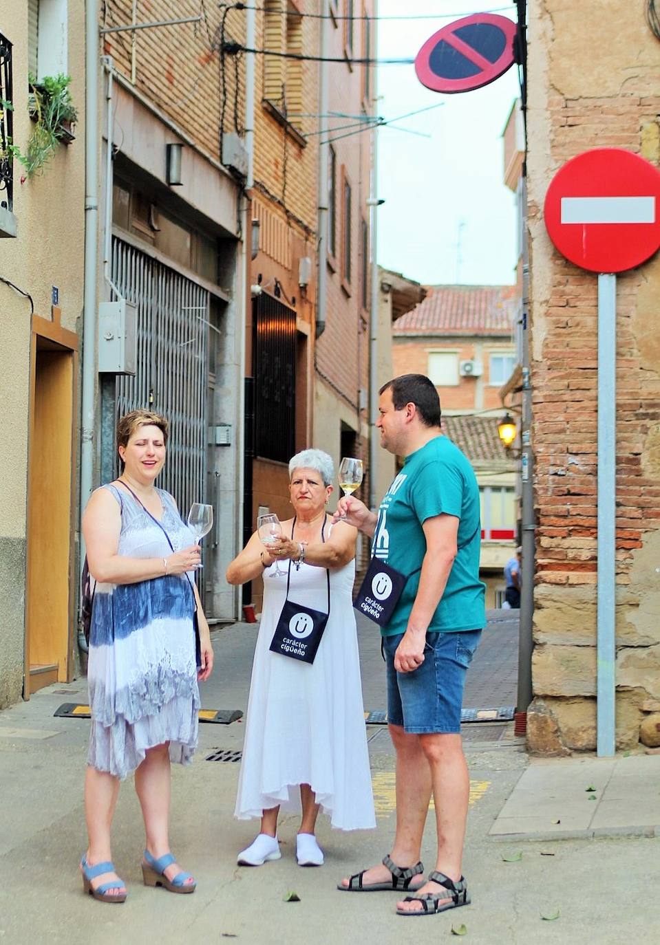 Fotos: La VII Cita con el Vino llena el centro de Lardero