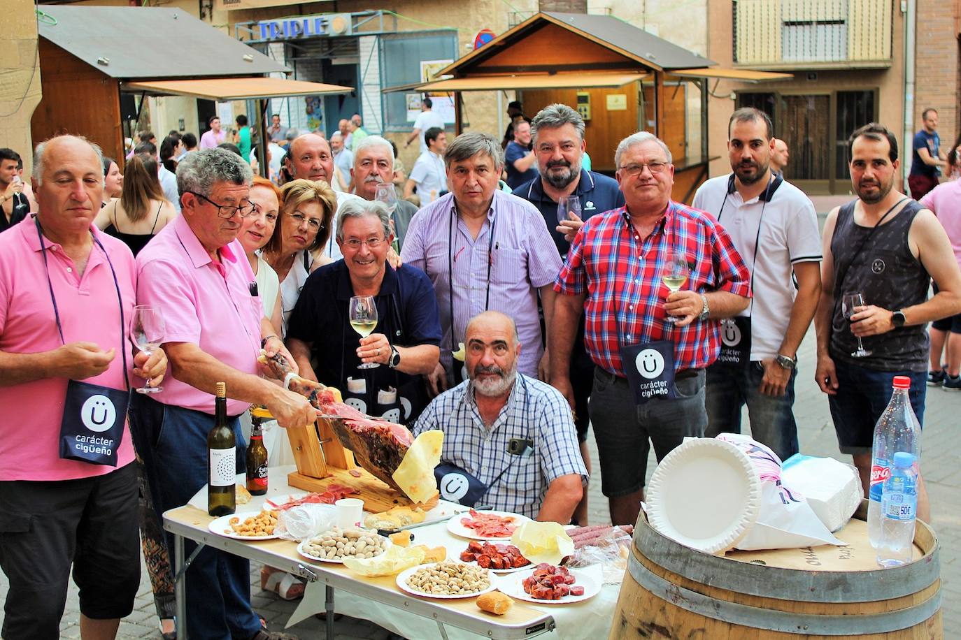 Fotos: La VII Cita con el Vino llena el centro de Lardero