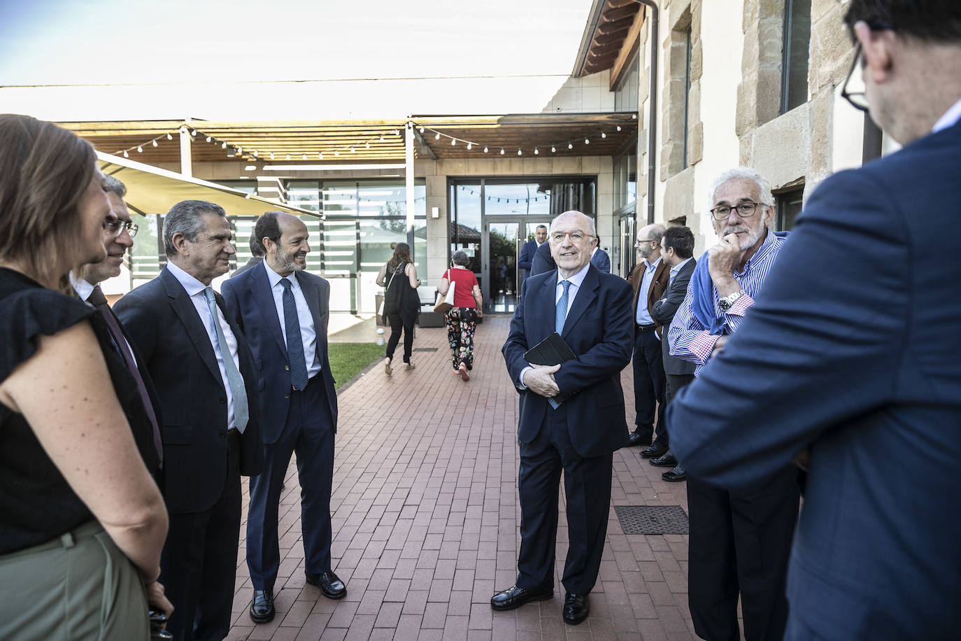 Fotos: Almunia reclama reformas, un pacto de rentas y «dejar atrás la política de bloques para llegar a acuerdos»