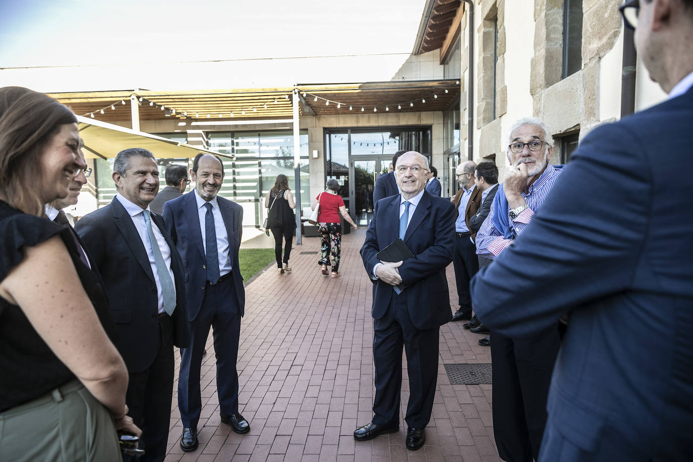 Fotos: Almunia reclama reformas, un pacto de rentas y «dejar atrás la política de bloques para llegar a acuerdos»