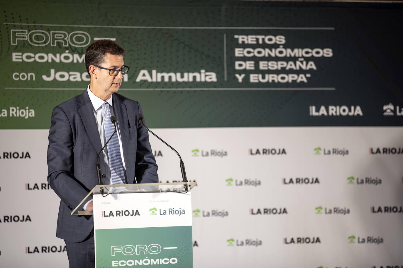 Fotos: Almunia reclama reformas, un pacto de rentas y «dejar atrás la política de bloques para llegar a acuerdos»