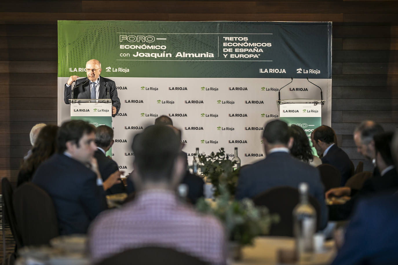 Fotos: Almunia reclama reformas, un pacto de rentas y «dejar atrás la política de bloques para llegar a acuerdos»