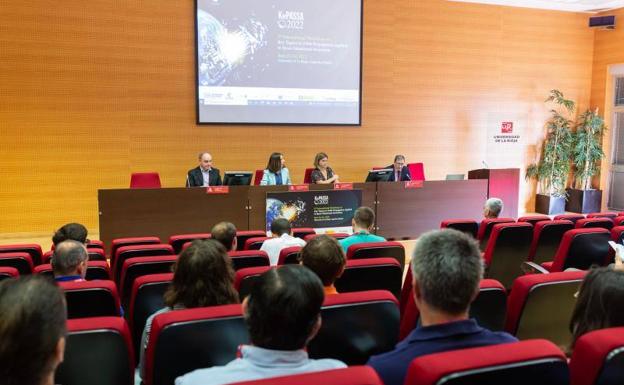 Imagen principal - KePASSA–2022 ha reunido a expertos de todo el mundo en el edificio Politécnico del campus riojano. 