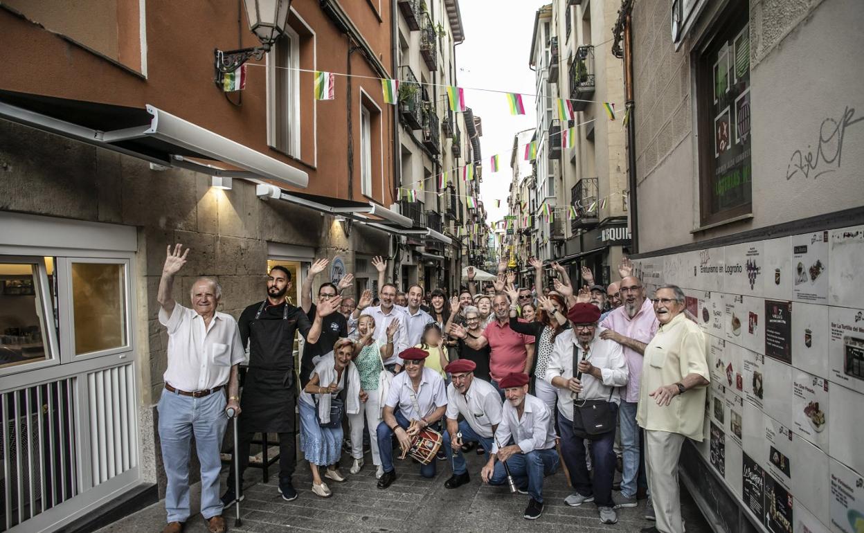 Chupinazo con los gaiteros para dar por iniciadas las fiestas. 