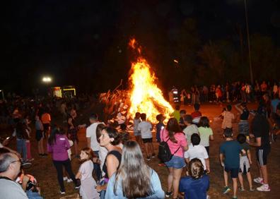 Imagen secundaria 1 - Hogueras en la Plaza del Mercado, Calahorra y Yagüe. 