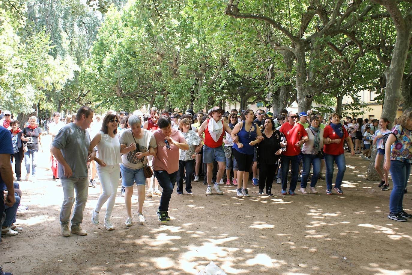 Fotos: Viernes de vueltas y almuerzos en las fiestas de Nájera