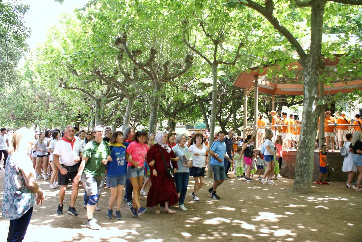 Fotos: Viernes de vueltas y almuerzos en las fiestas de Nájera