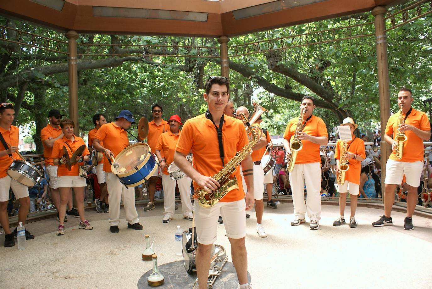 Fotos: Viernes de vueltas y almuerzos en las fiestas de Nájera