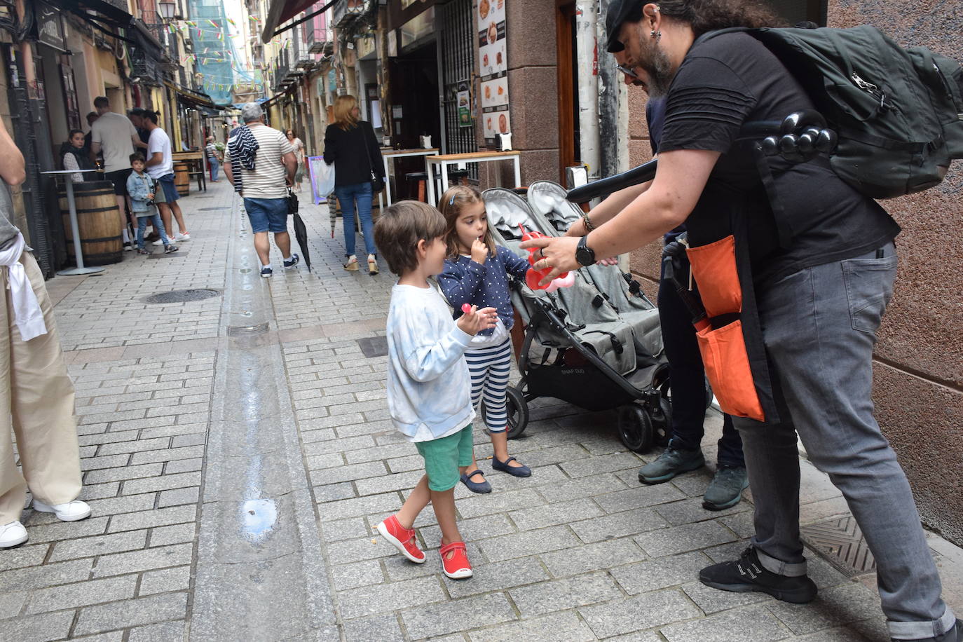 Fotos: Sábado de fiesta en la calle San Juan