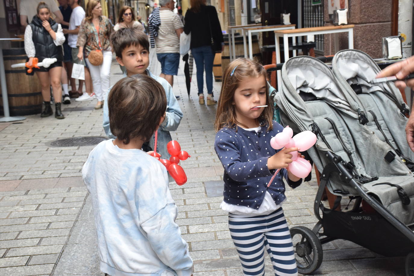 Fotos: Sábado de fiesta en la calle San Juan