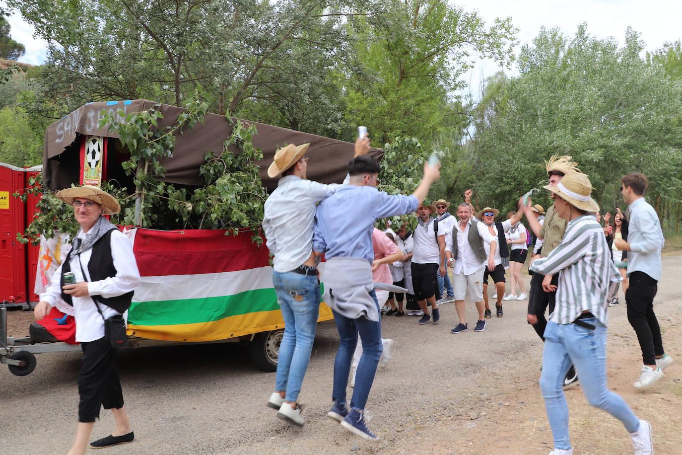 Fotos: Los arnedanos festejan la romería de San Juan