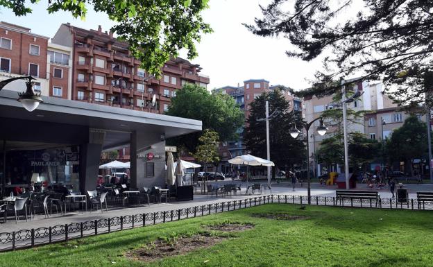 El Planeta Ñ, un local donde comer y cenar, al lado del parque.