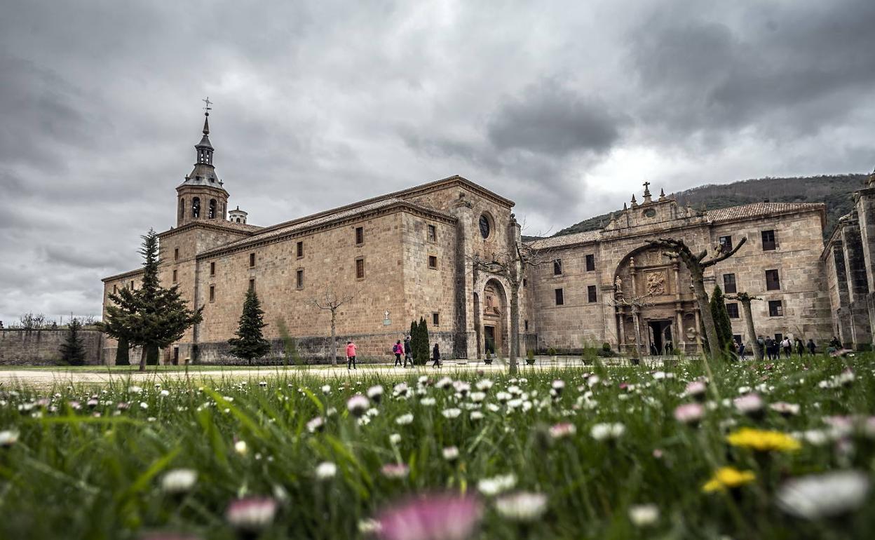 Tres senadores del PP cuestionan el Observatorio del Español en San Millán