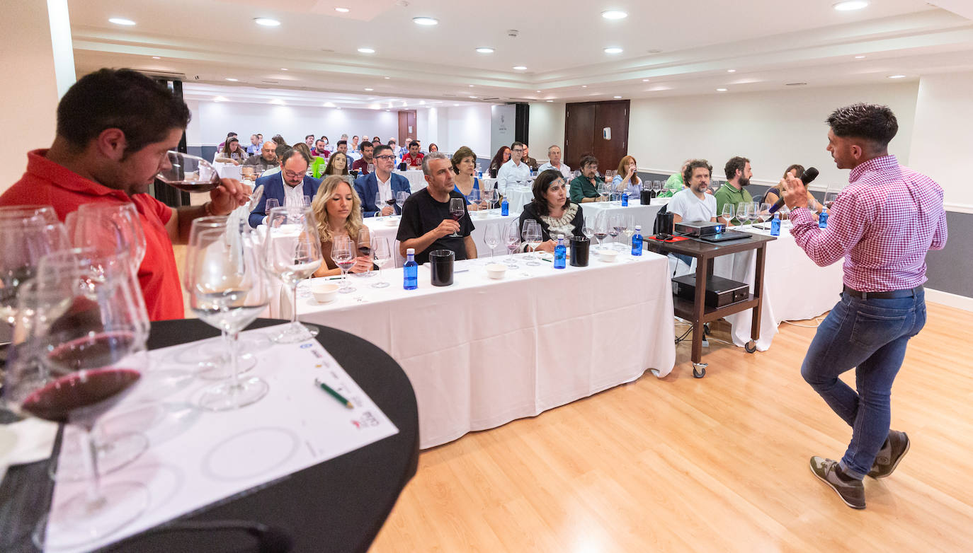 Fotos: Ruiz Monge, protagonista del club de catas