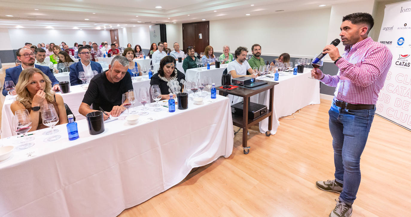 Fotos: Ruiz Monge, protagonista del club de catas