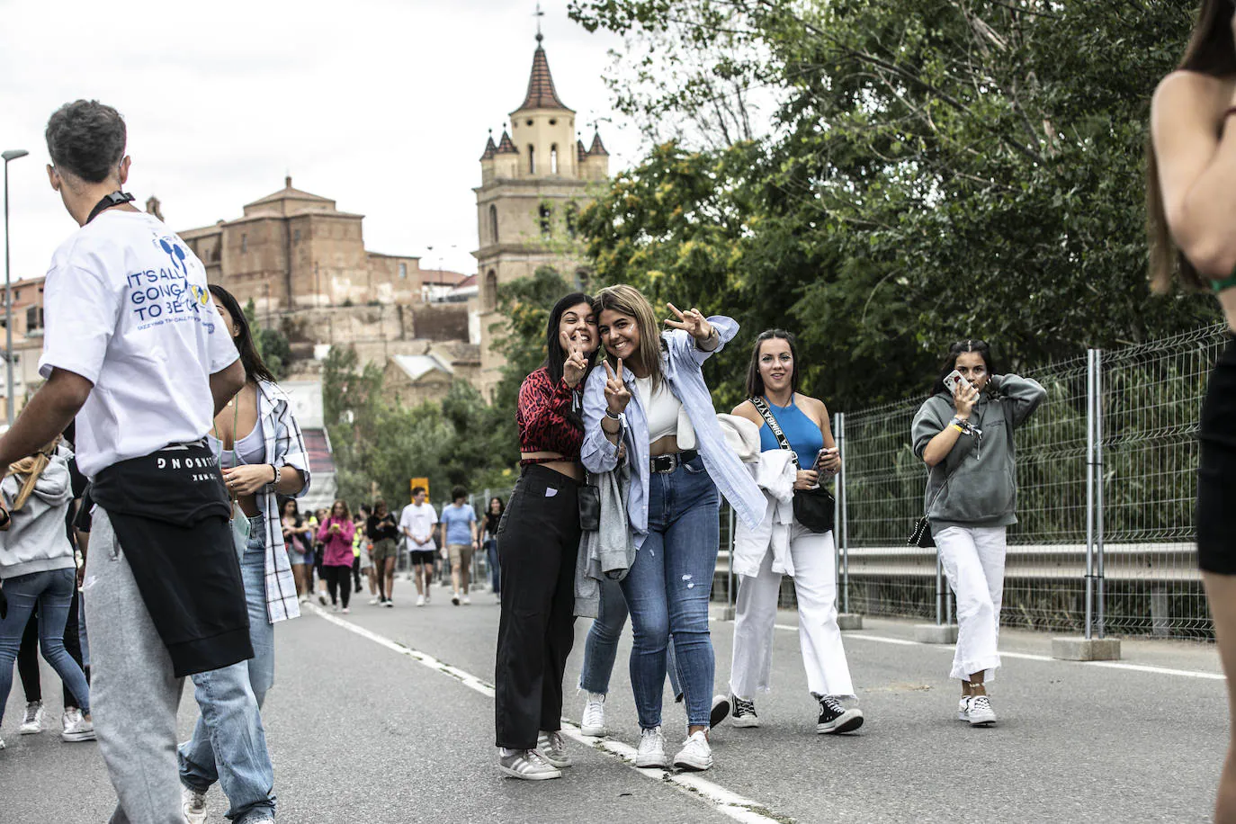 Fotos: Los asistentes al Holika, preparados para que suene la música