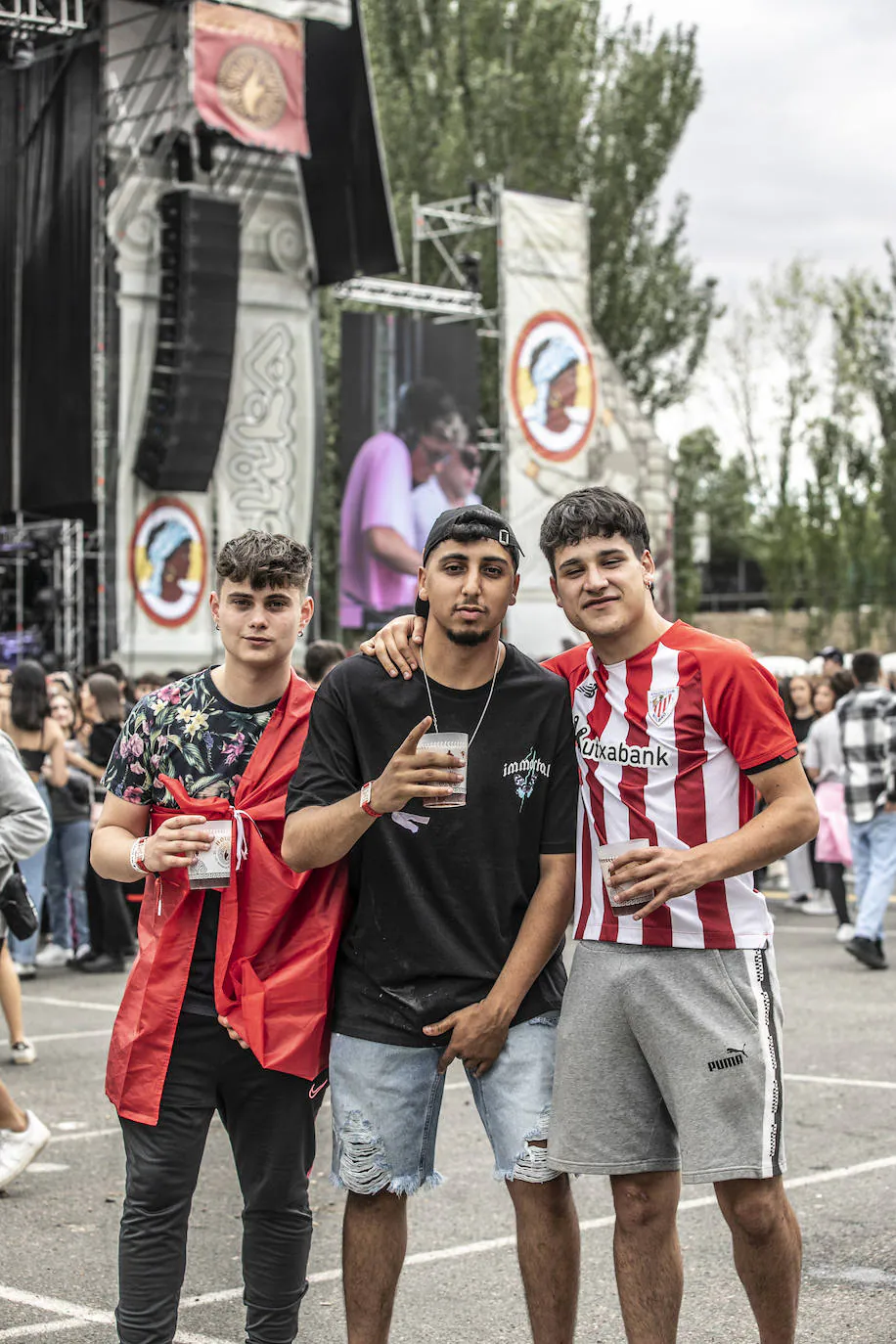 Fotos: Los asistentes al Holika, preparados para que suene la música