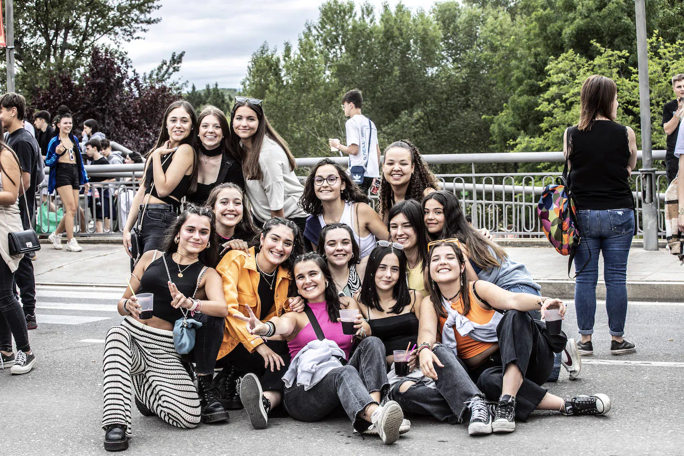 Fotos: Los asistentes al Holika, preparados para que suene la música